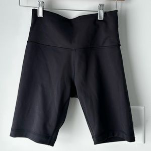 Lululemon Wunder Train High Rise Short 8 inch. Black. Size 6.